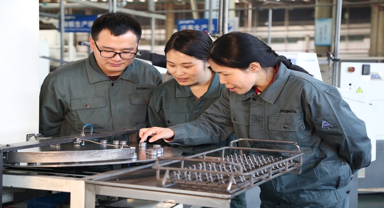 1524205900365936.jpg 可用CZ4A3180.jpg