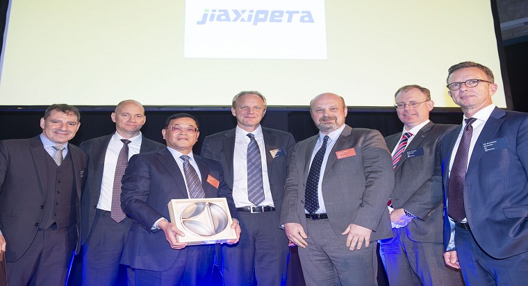 1542869237456438.jpg Y1.jpg